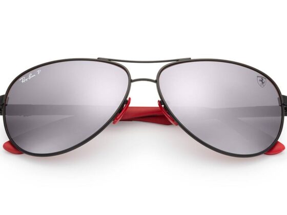 Ray-Ban e l'accordo con la Ferrari che permette la creazione di occhiali dall'eleganza indiscutibile