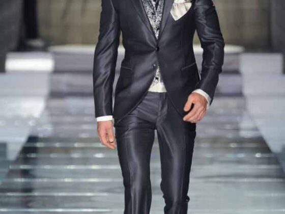 Il look per il matrimonio estivo, sposo abito testimoni e invitati