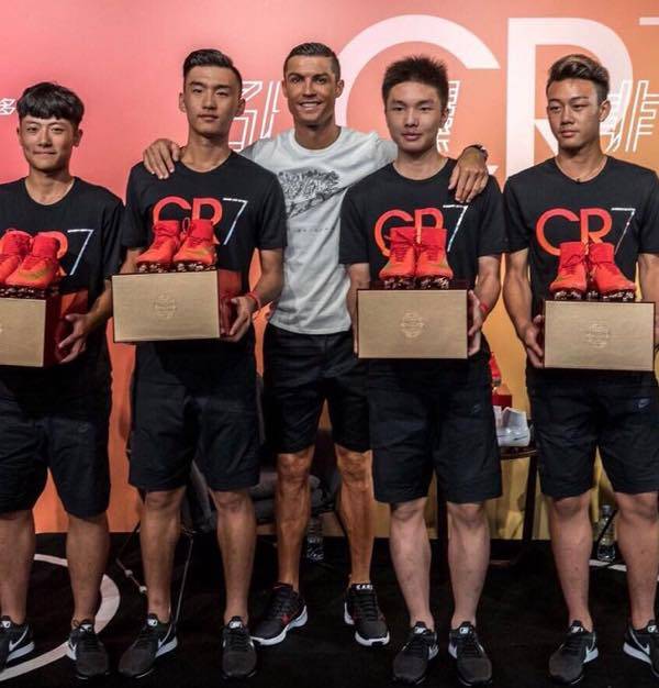 Nike Air Force 1 Ultraforce le più richieste in omaggio a Cristiano Ronaldo