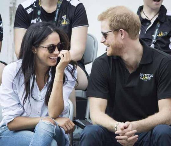 Principe Harry il look in strada insieme alla compagna Meghan