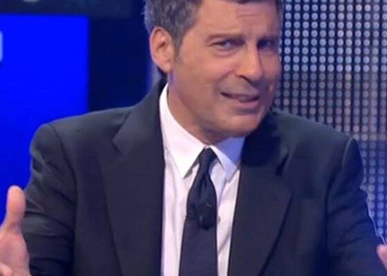 Pomeriggio 5 Barbara D'Urso su Fabrizio Frizzi:"Malore ma sta bene"