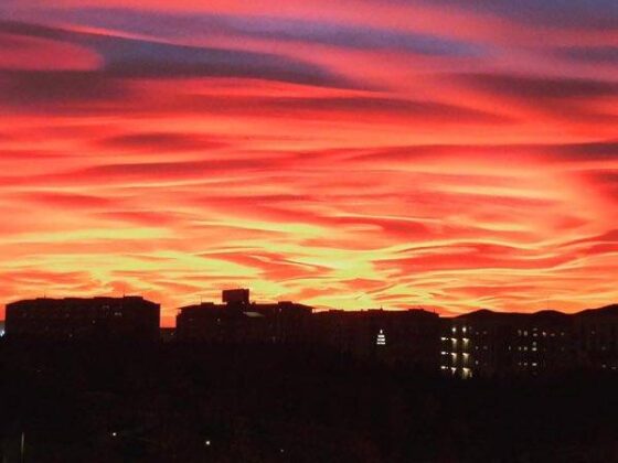 Cosa sono le nubi lenticolari del bellissimo tramonto su Milano?
