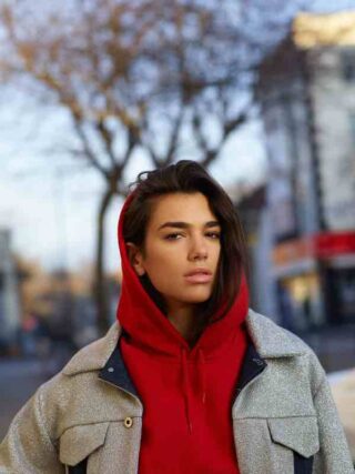 Dua Lipa a X Factor 2017 abito look e stilista scelto per l'esibizione