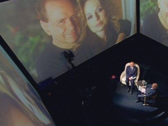 Costanzo intervista Berlusconi in prima serata e Silvio si fa lo spot da solo