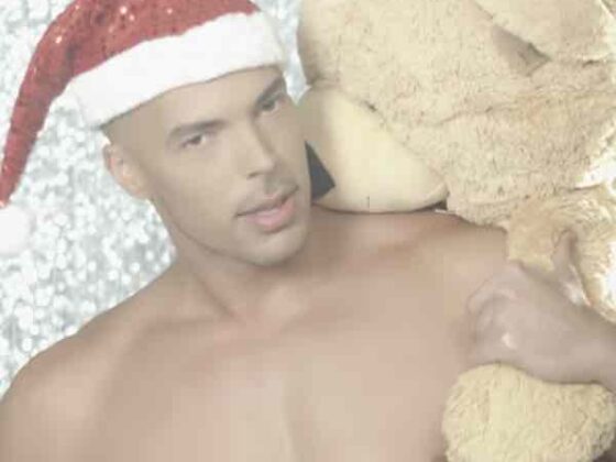 Gli auguri di Natale del mondo gay secondo Andrew Christian VIDEO