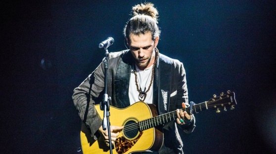 Enrico Nigiotti a X factor manda a quel paese qualcuno a microfono aperto