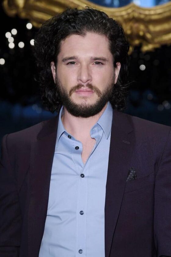 KIT HARINGTON de Il Trono d Spade alla sfilata uomo di Dolce e Gabbana