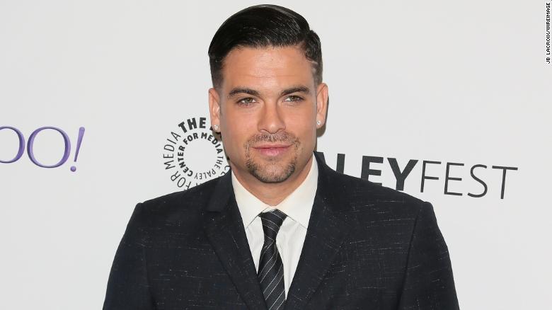 Com'è morto Mark Salling di GLEE malattia o suicidio?
