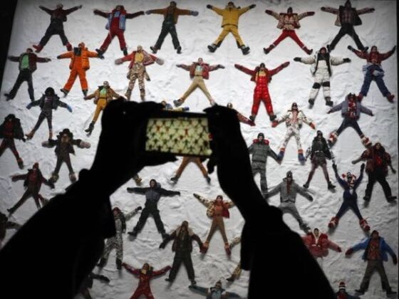 Sfilata Moncler a Milano moda donna un'esplosione di colori e di modernità