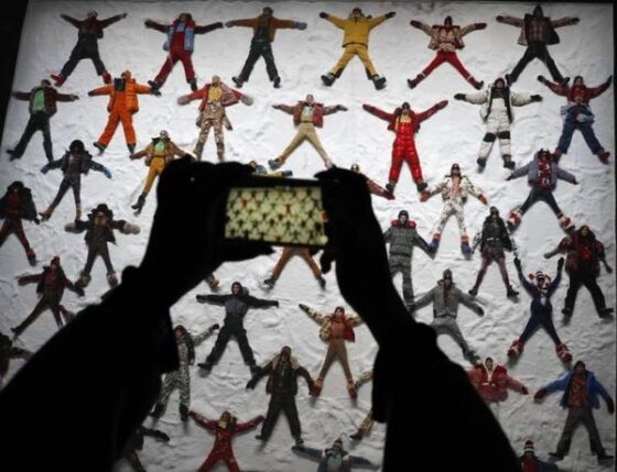 Sfilata Moncler a Milano moda donna un'esplosione di colori e di modernità