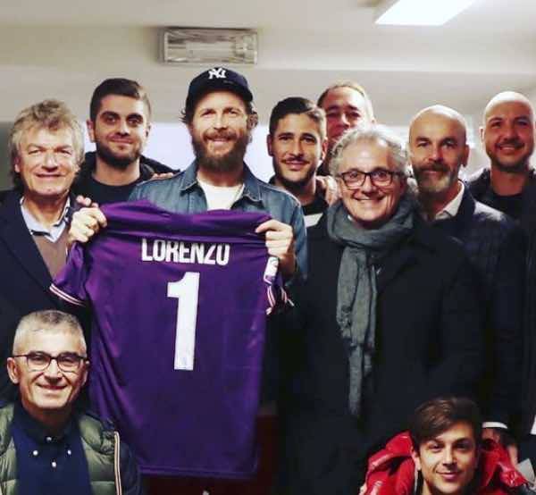 Jovanotti concerto da brividi quando canta una canzone per Davide Astori