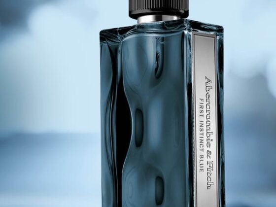 Abercrombie & Fitch svela il nuovo profumo da uomo First Instinct Blue