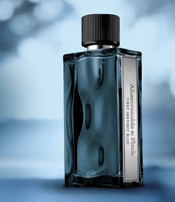 Abercrombie & Fitch svela il nuovo profumo da uomo First Instinct Blue