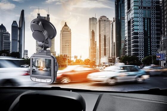La videocamera per auto che registra senza sosta, caratteristiche e prezzo