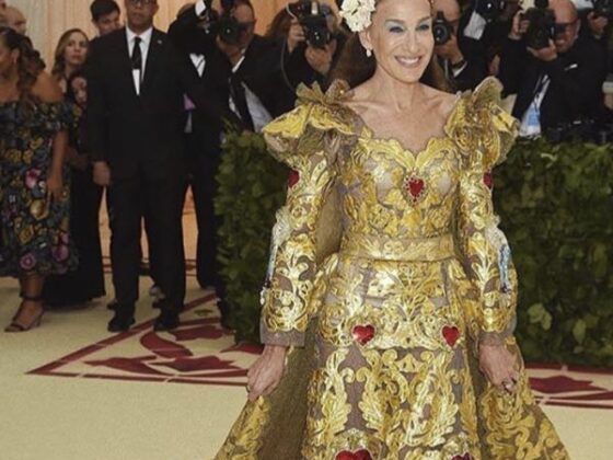 Met Gala 2018 Sara Jessica Parker torna nella casa di Sex in The City in Dolce e Gabbana