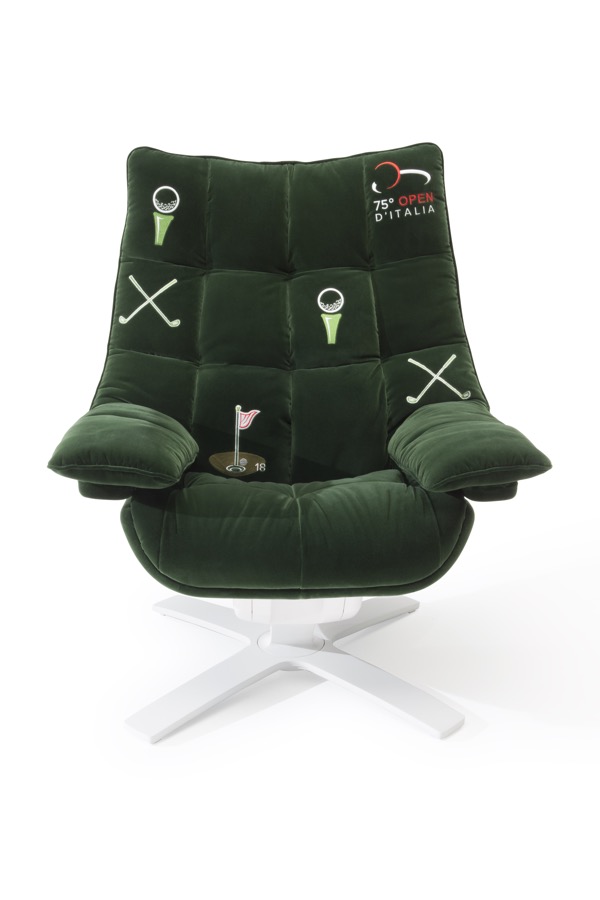 Il mondo del Golf celebrato da una poltrona in morbidissimo velluto verde
