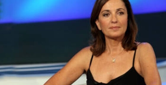 Stasera Italia la Palombelli ospita D'Agostino, Sgarbi e Bersani, scintille in arrivo?