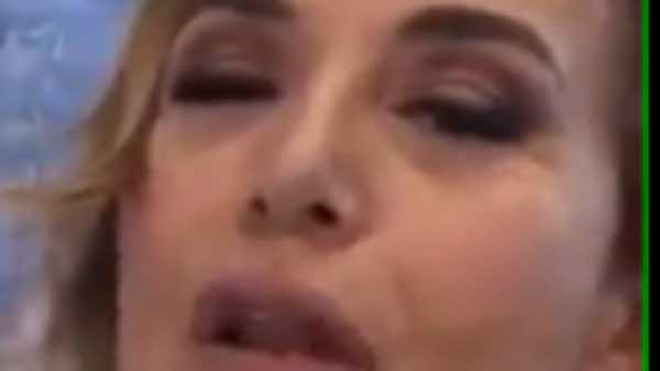 Barbara D'Urso senza trucco le occhiaie prima di andare in diretta a Pomeriggio 5