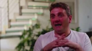 Uomo nato senza pene fa l'amore per la prima volta e collassa: la storia di Andrew Wardle