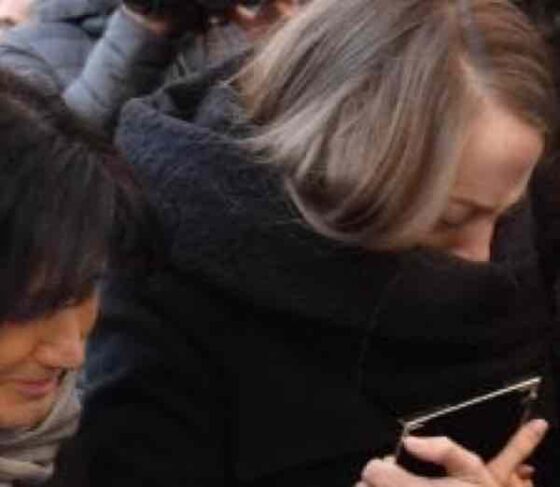 Funerali Antonio Megalizzi la fidanzata straziata dal dolore abbraccia i genitori