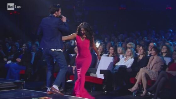 Ex-Otago Sanremo 2019 Maurizio il cantante chi abbraccia nel pubblico?