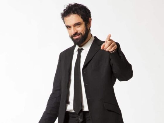 Dino Giarrusso de Le Iene nudo ecco la foto insieme ad una donna