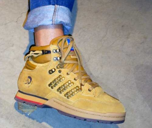 Come eliminare e togliere l'odore dalle scarpe in modo semplice e veloce