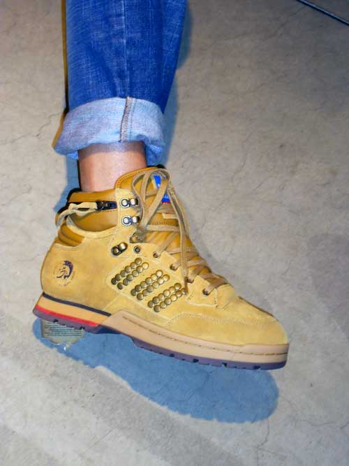 Come eliminare e togliere l'odore dalle scarpe in modo semplice e veloce