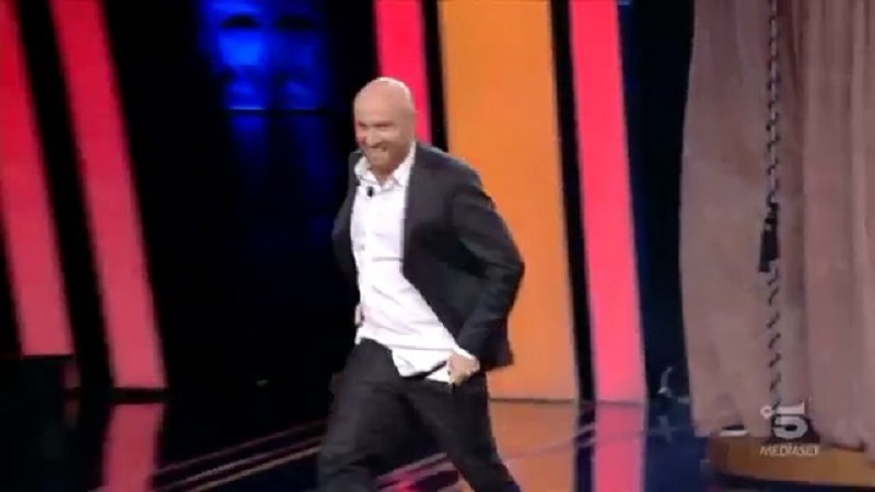 Rudy Zerbi è gay o fa finta? Eccolo con gli spogliarellisti a Tu Si Que Vales